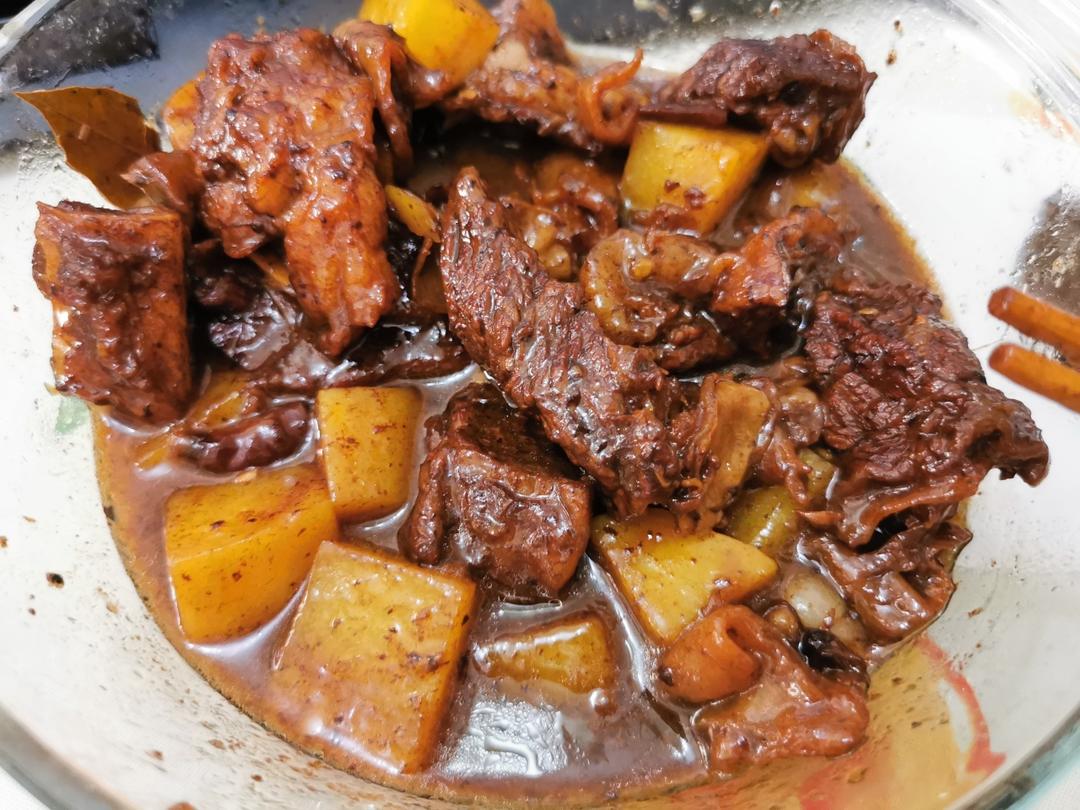 小土豆烧牛肉，红烧牛腩，好吃到舔盘