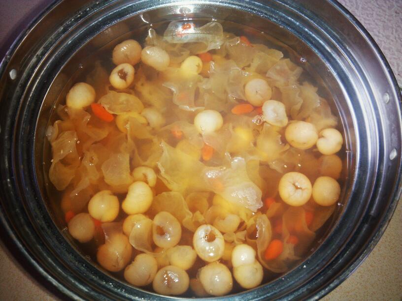 红枣银耳莲子羹