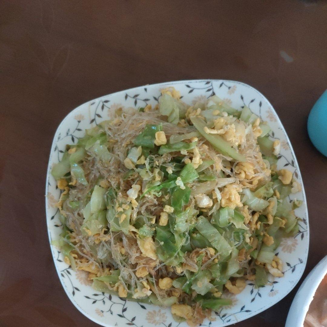 做鸡蛋炒粉丝，千万不要直接炒，多加一步，好看又好吃