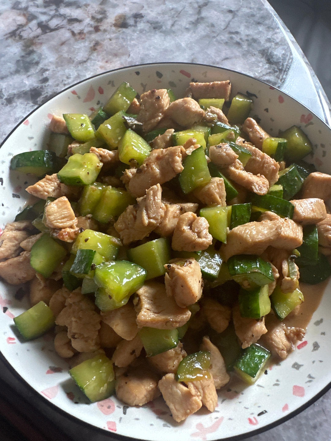 清爽解腻的黄瓜炒鸡胸肉，低脂低卡减肥食谱