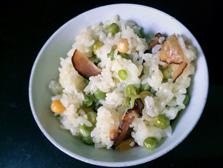 豌豆腊肉蒸糯米饭