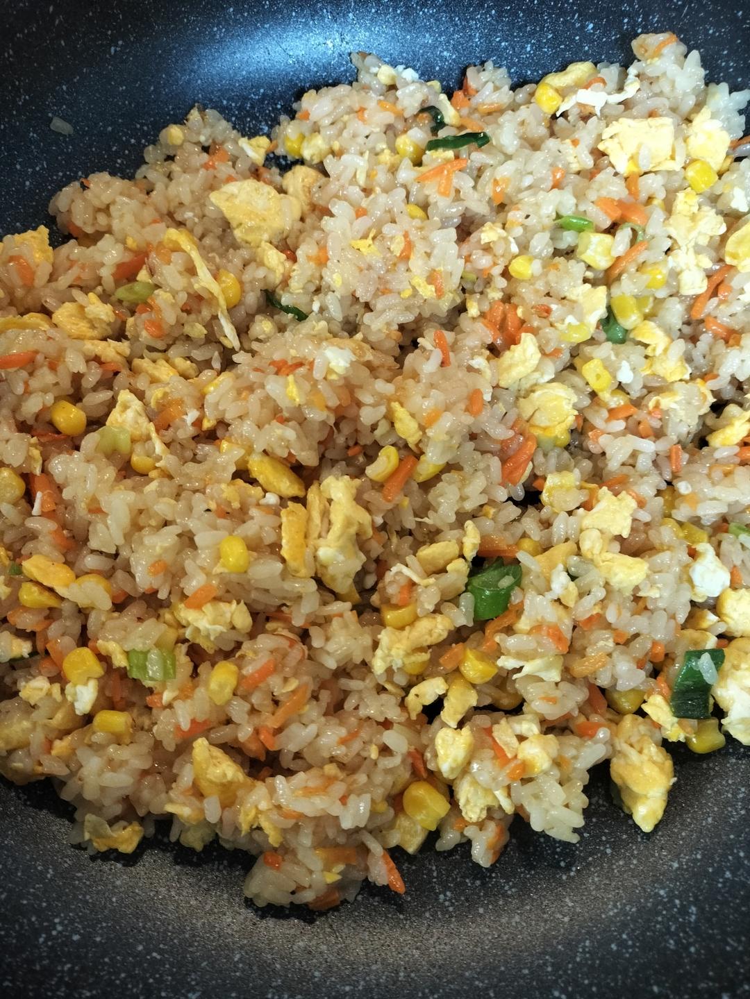 好吃到停不下来的酱油蛋炒饭