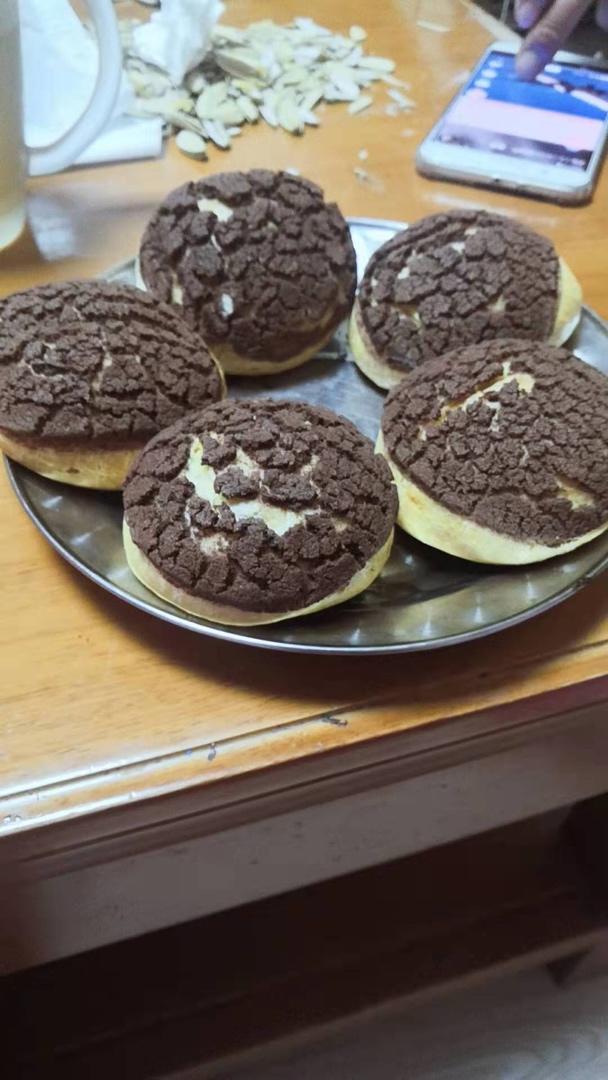 巧克力酥皮泡芙