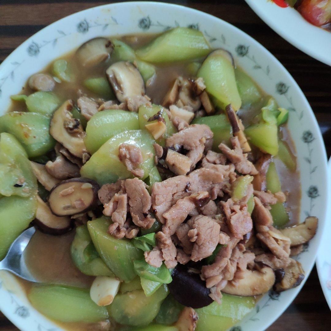 香菇丝瓜炒肉