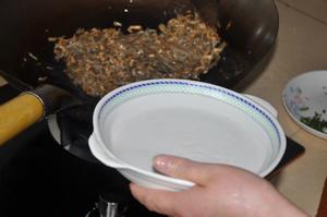 红薯粉炖笋干的做法 步骤11