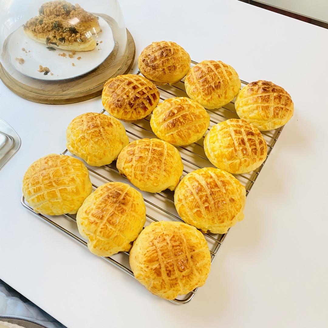 好吃到炸裂的港式菠萝包（附带制作酥皮的小视频）