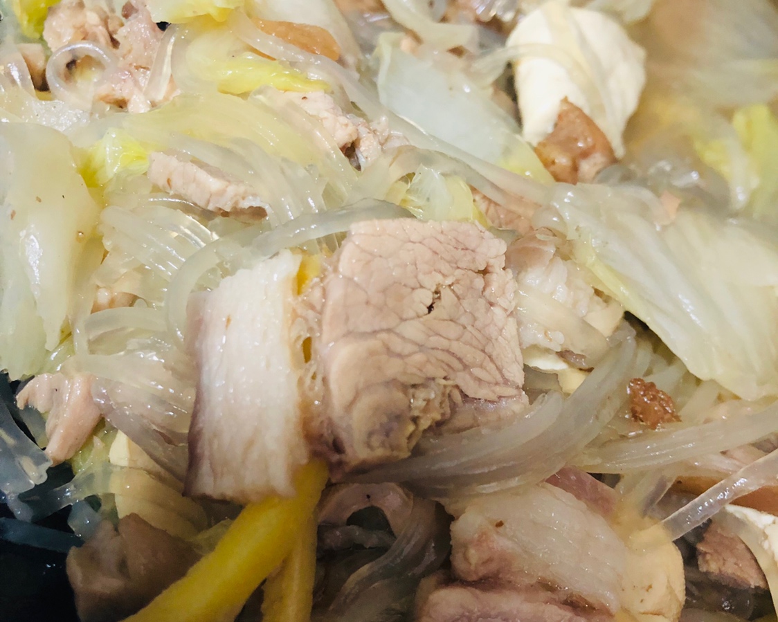 东北炖菜白菜🥬炖肘子肉的做法