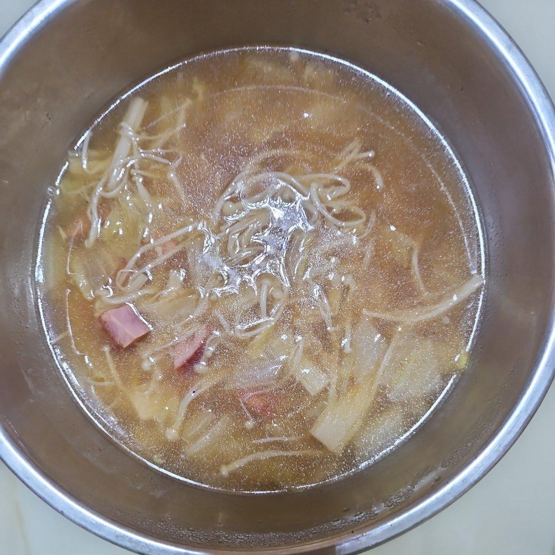 家常:娃娃菜金针菇汤