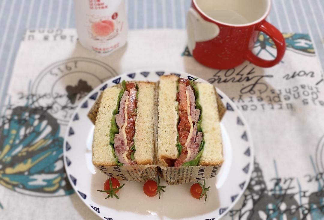 鸡蛋火腿三明治🥪，秒杀面包店，教你怎么包三明治，可以摆地摊的美食