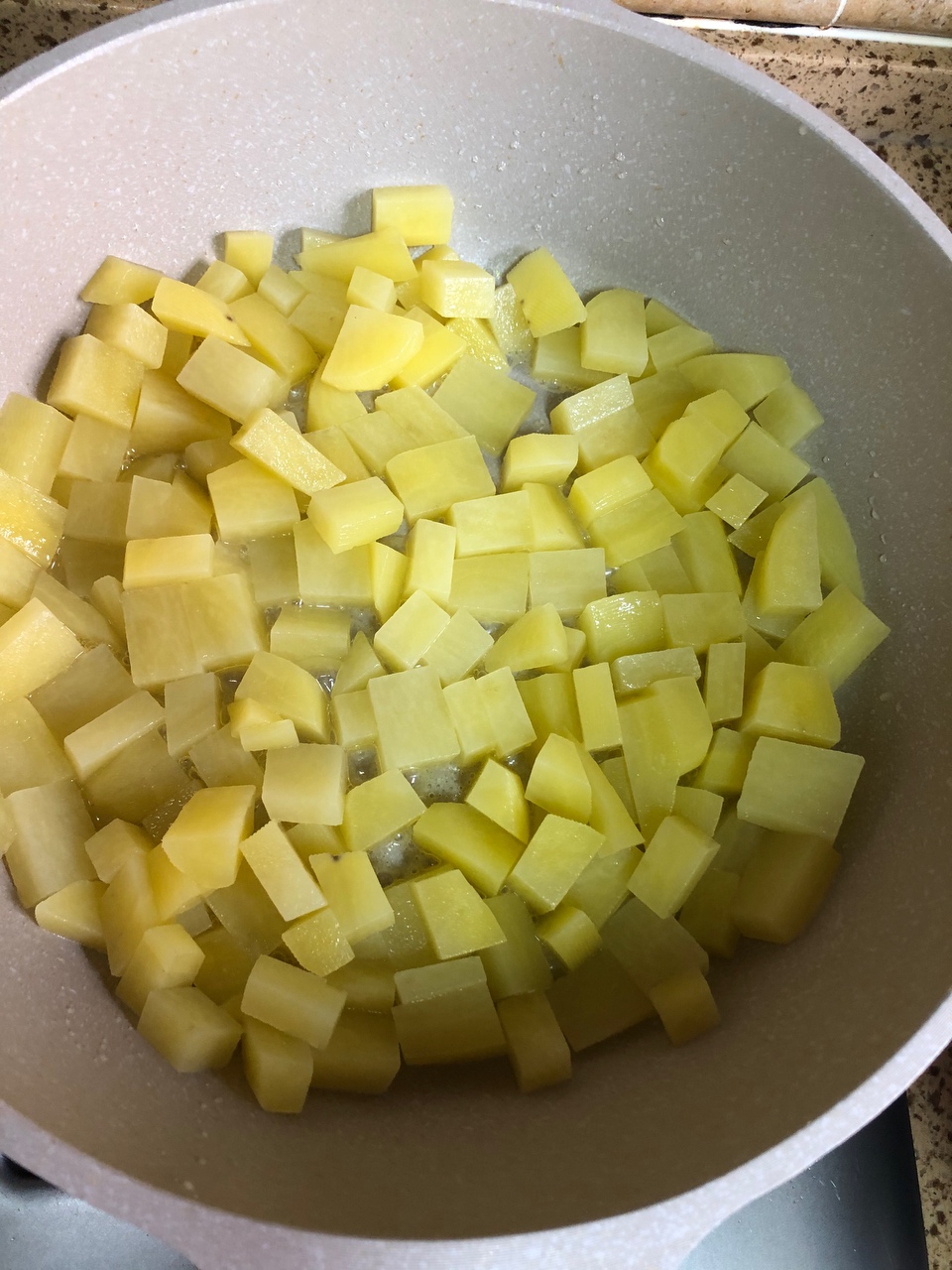 绝绝子～风味土豆火腿丁的做法 步骤2