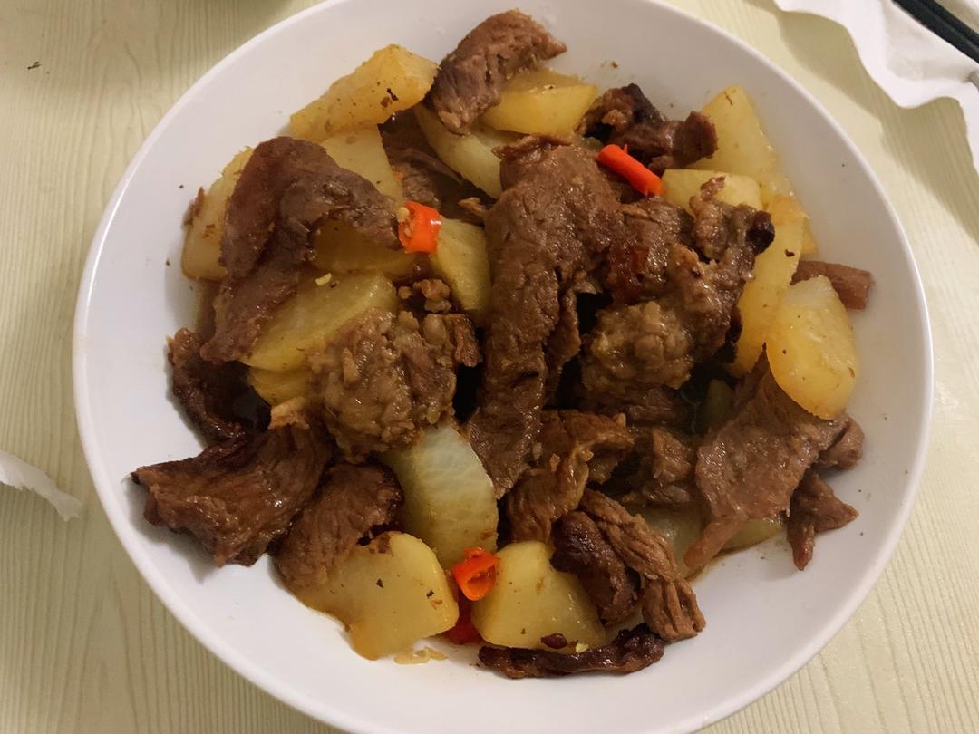 下十碗饭的萝卜炖牛腩
