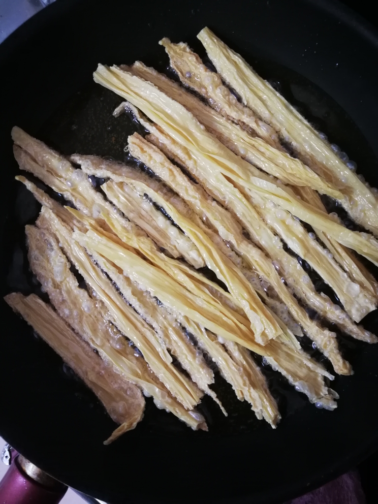腐竹腩肉冬菇煲（下饭神器）的做法 步骤5