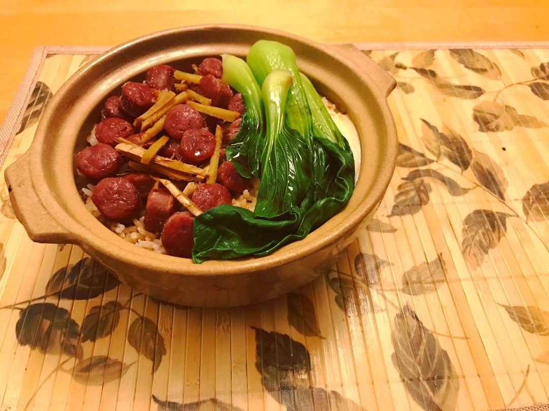 广式腊味煲仔饭