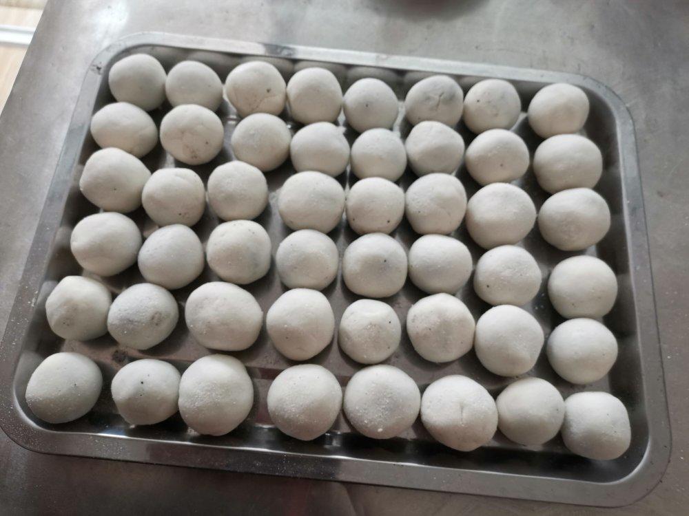 花生黑芝麻汤圆