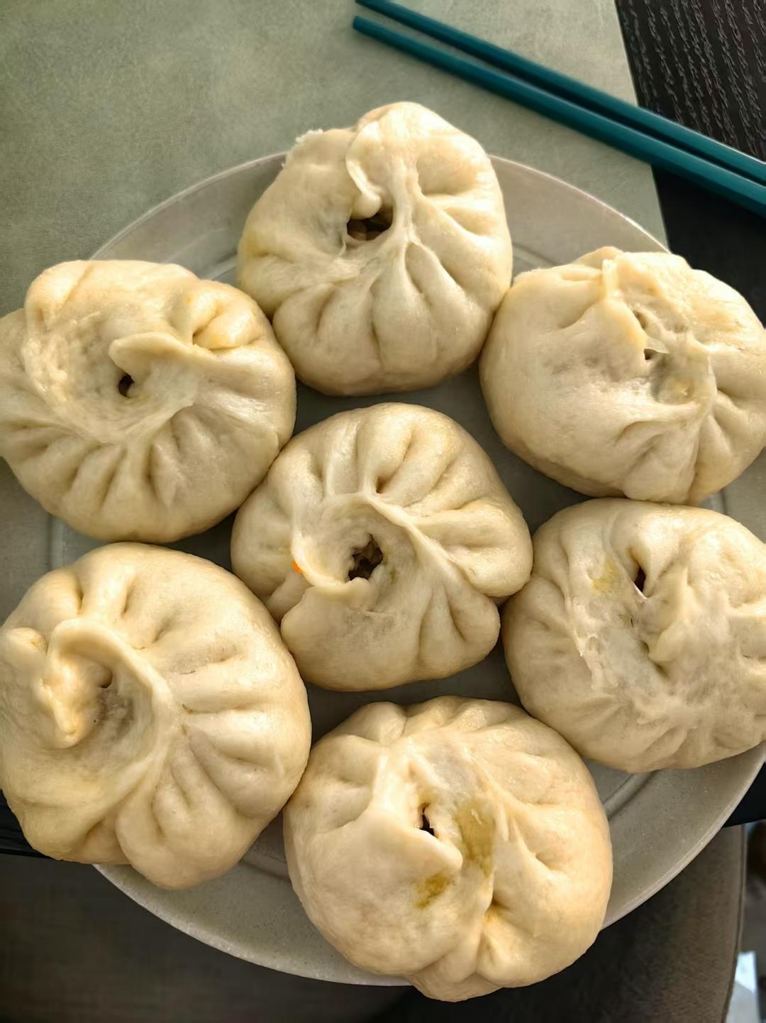 甘蓝香菇肉包子