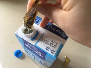 盒装牛奶变酸奶(附自制发酵箱步骤)的做法 步骤2
