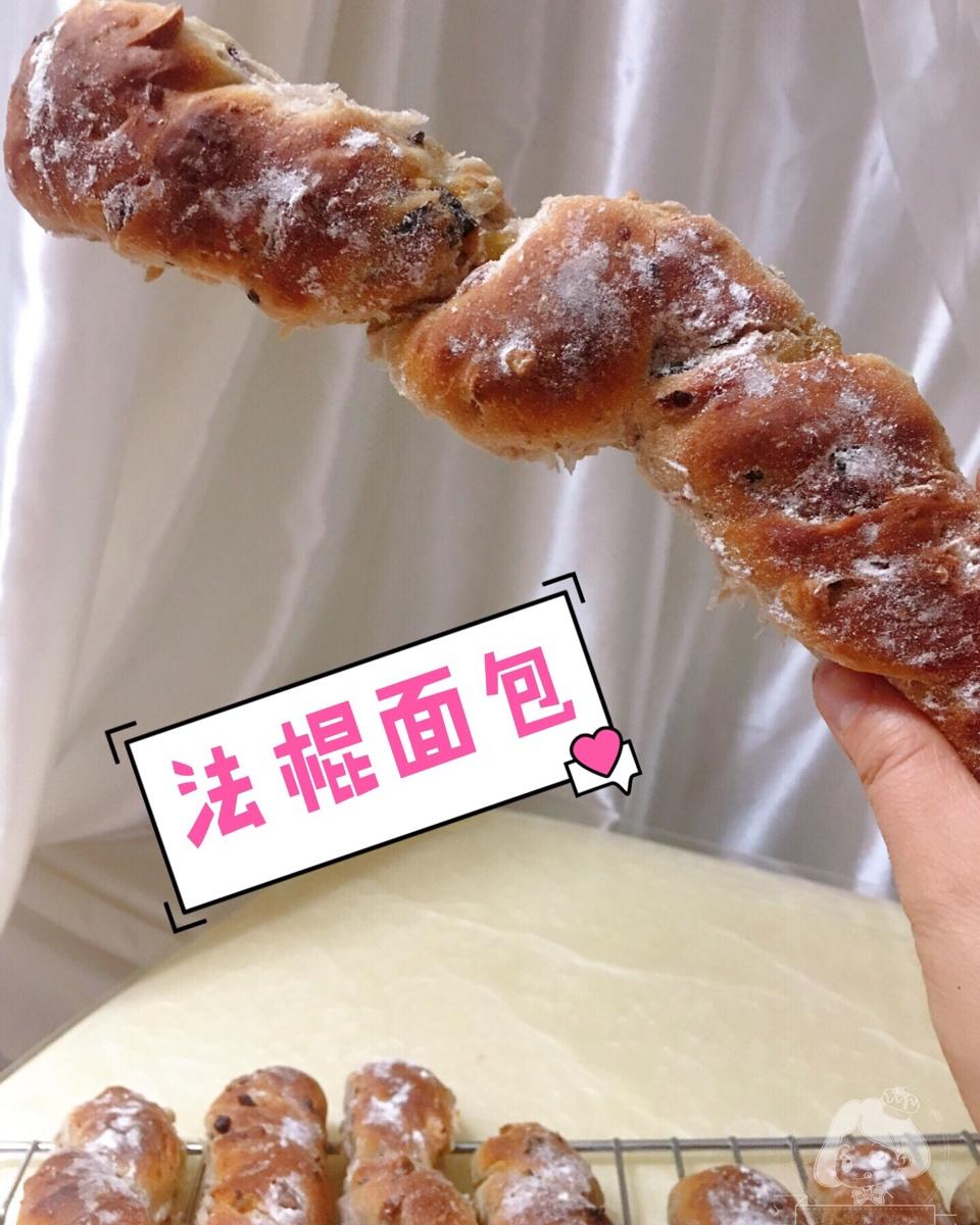 红酒葡萄干面包棒