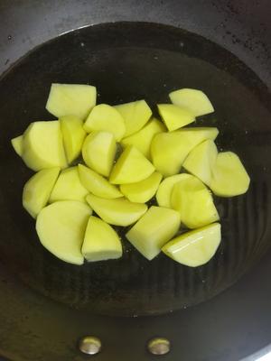 锅巴土豆的做法 步骤2