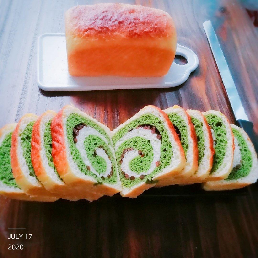 清香柔软的抹茶红豆吐司