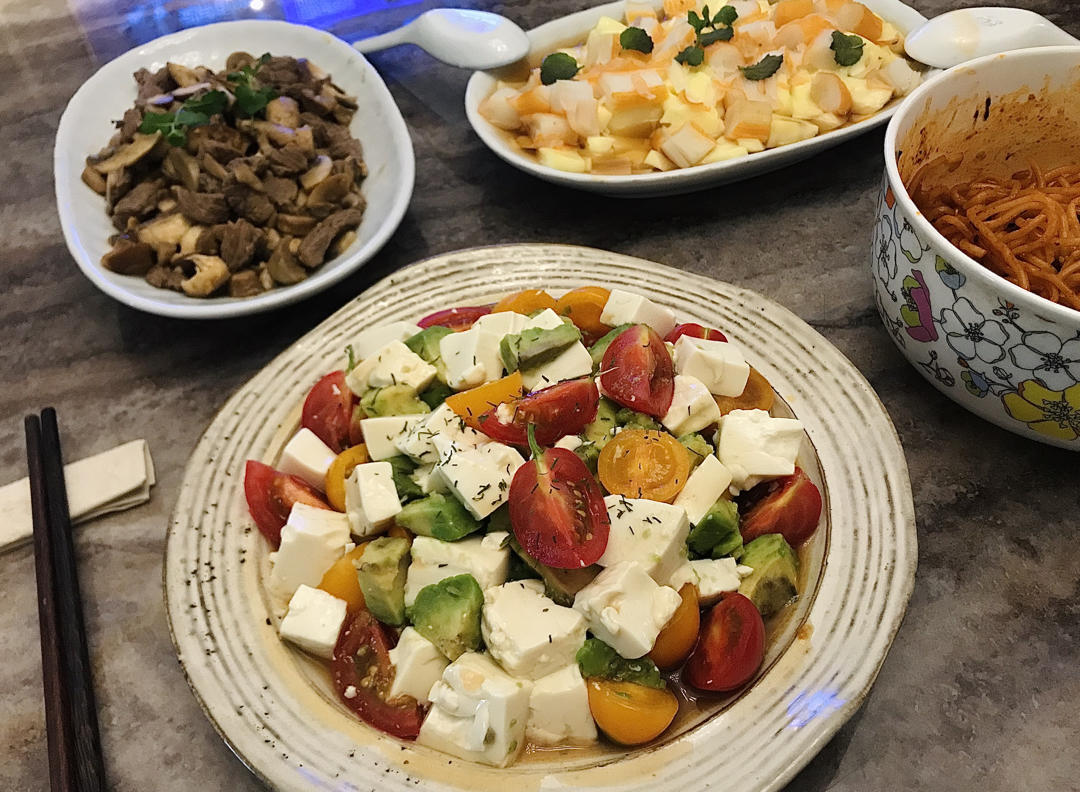 牛油果豆腐番茄沙拉