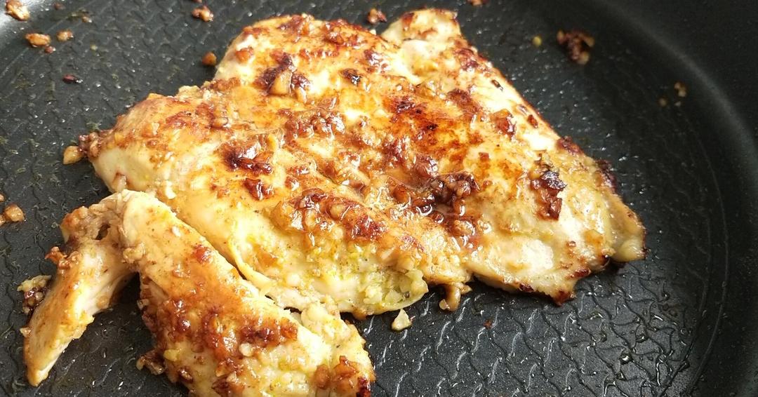 酷炫屌炸天好吃的煎鸡胸肉（香蒜蜂蜜煎鸡胸肉）