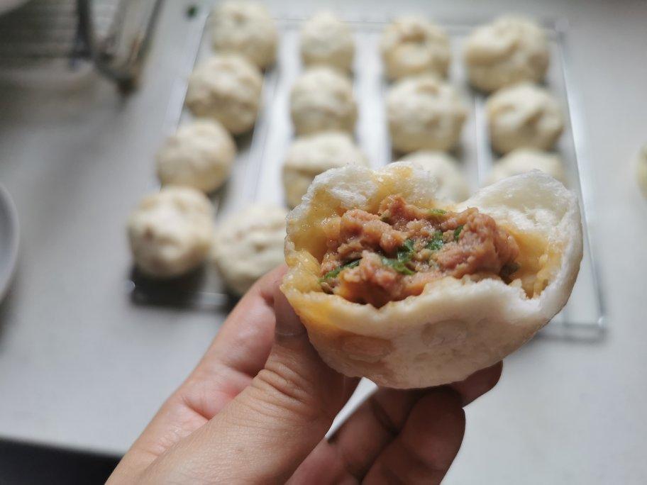 松软多汁的肉包子