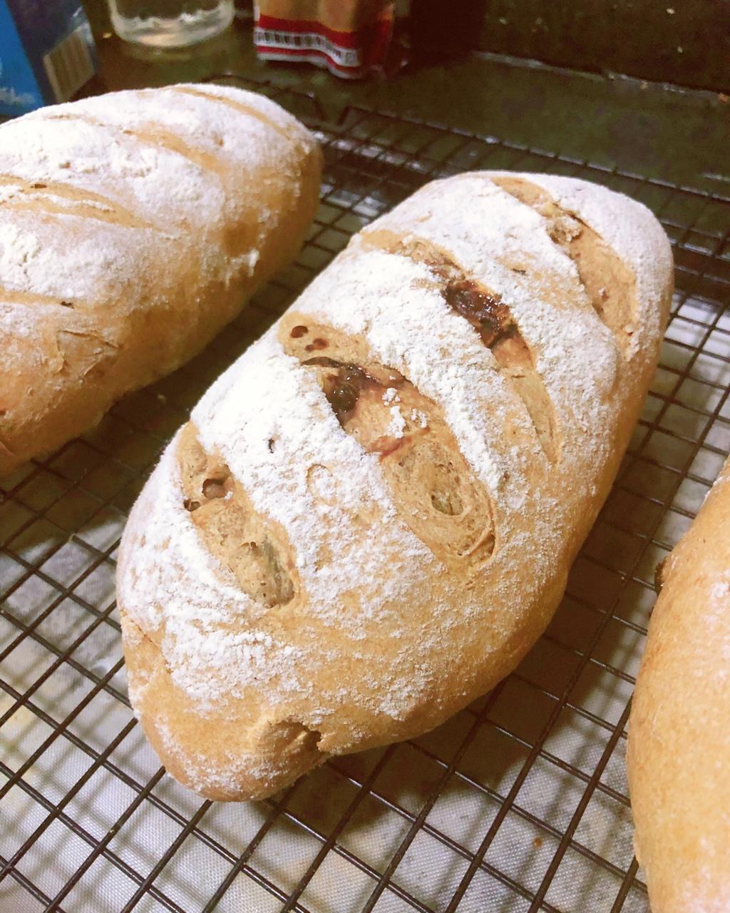 只想做一只安静的圆滚滚做的红糖美味面包