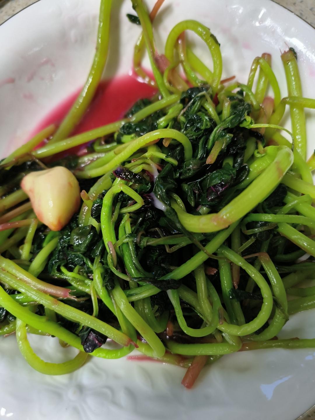 蒜茸炒红苋菜