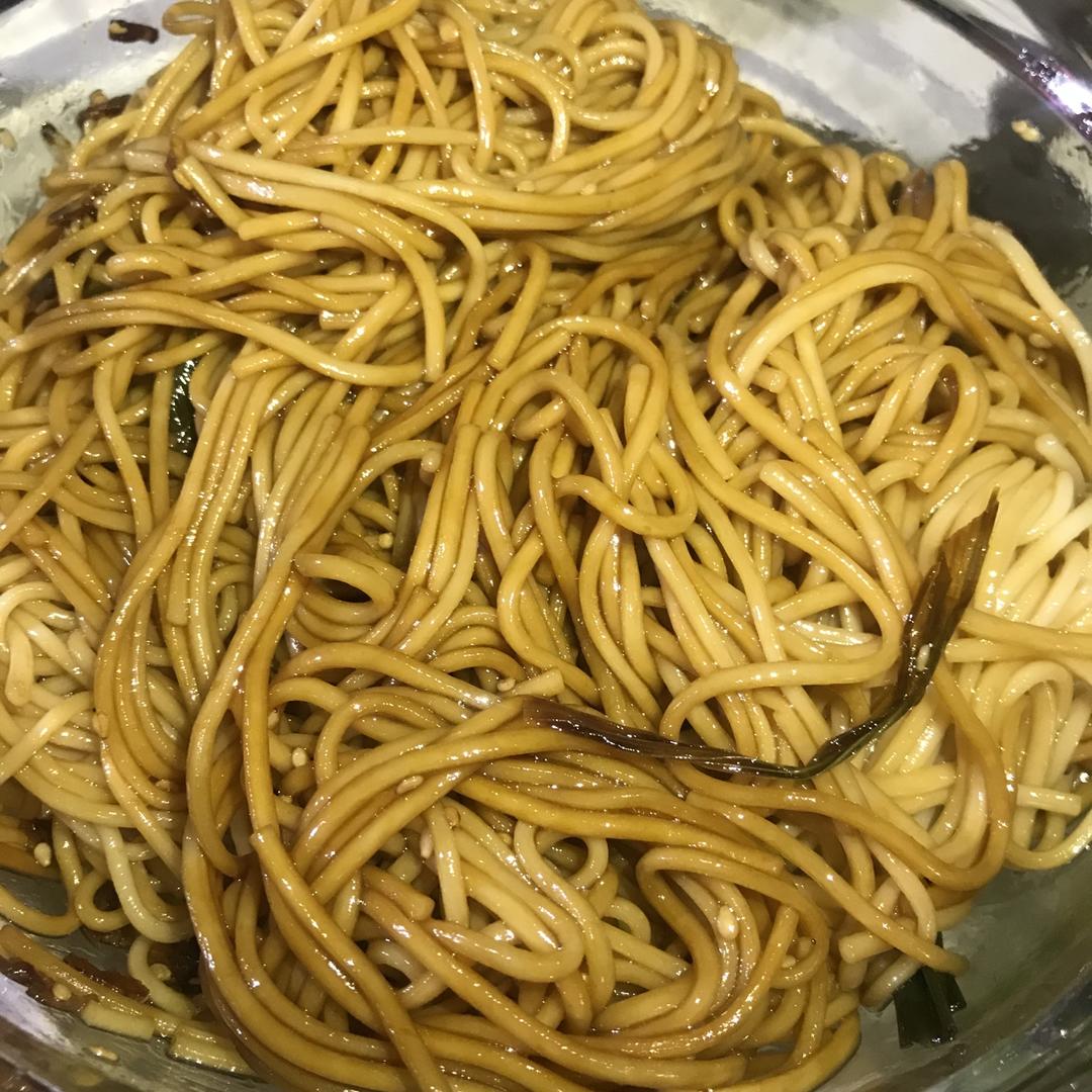 10分钟搞定的一碗葱油拌面