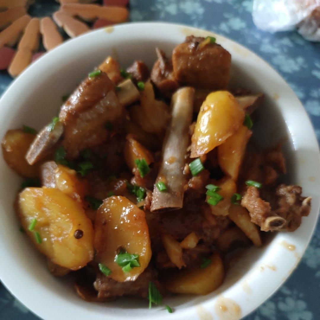土豆烧排骨