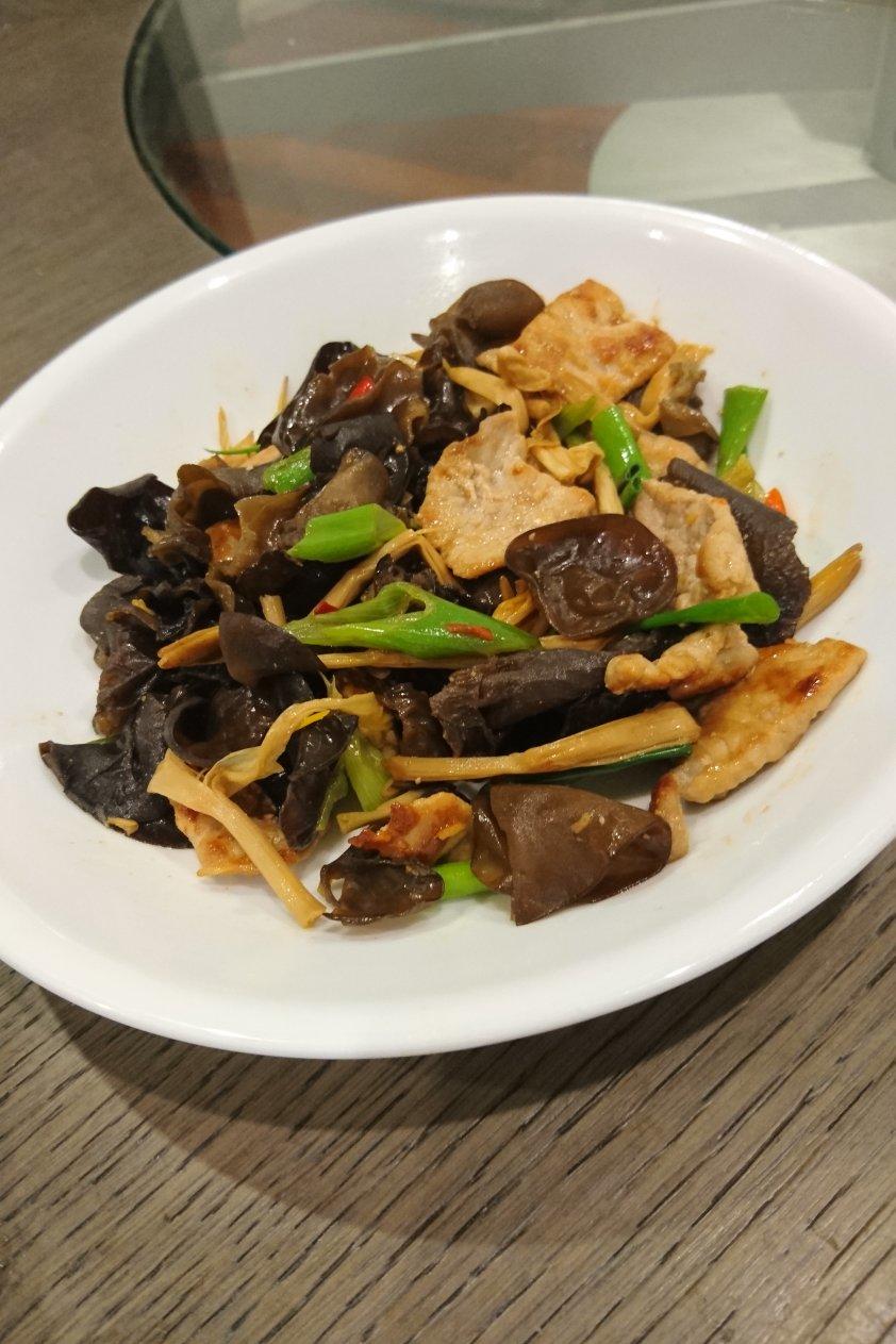 家常菜～木耳黄花菜炒肉