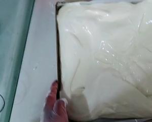 美味蛋糕卷(精准到克数28×28金盘的量)的做法 步骤16