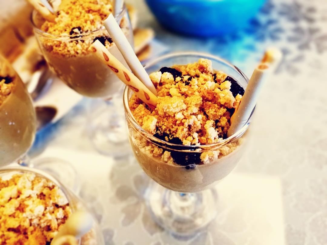 红薯香蕉奶昔配桑葚加格力高饼干的做法