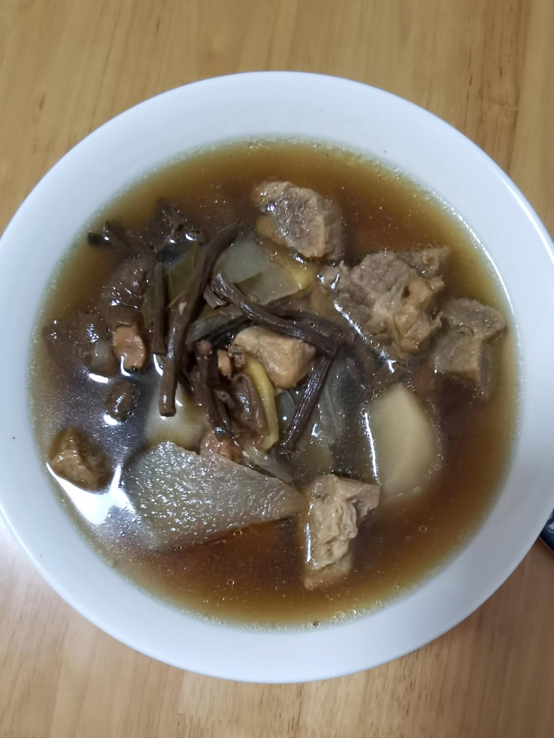 滋补牛腩萝卜汤