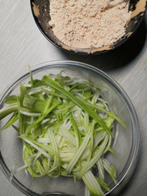 脱脂花生粉西葫芦煎饼(纯素低碳)的做法 步骤2