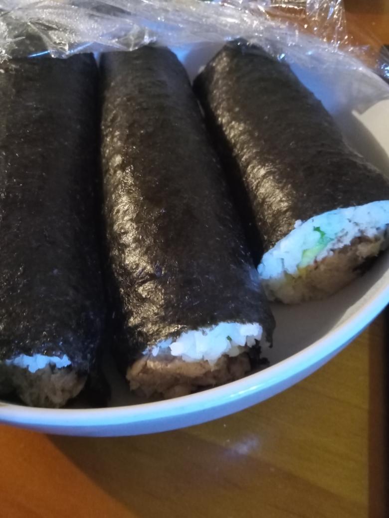 鸡汤+鸡肉寿司+鸡肉沙拉