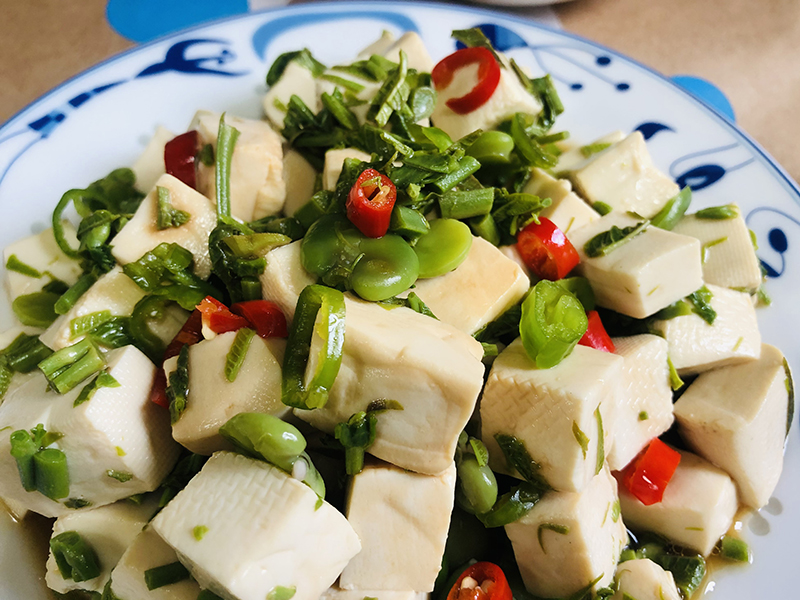 素食菜谱：香椿拌豆腐的做法