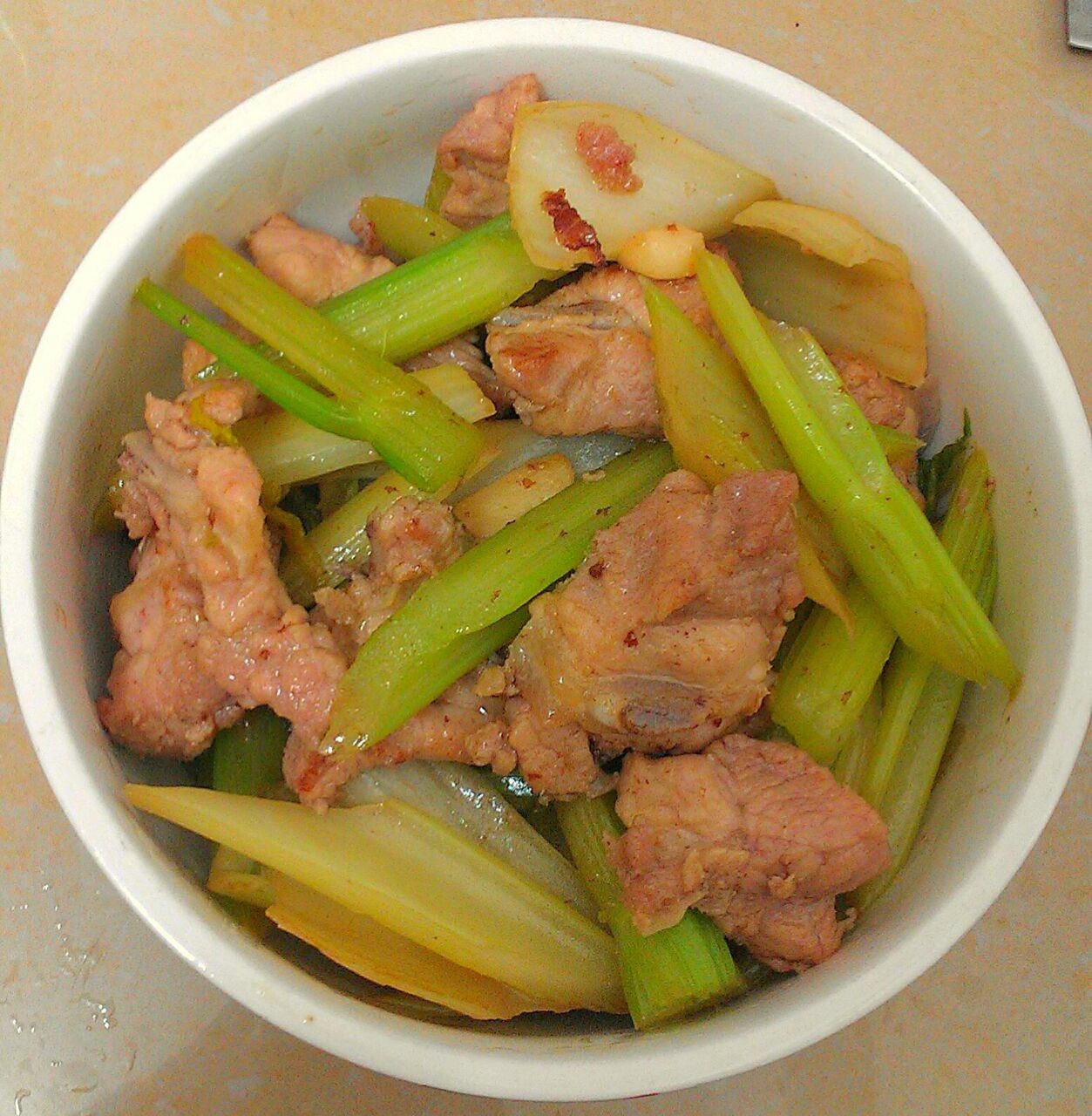 西芹炒排骨