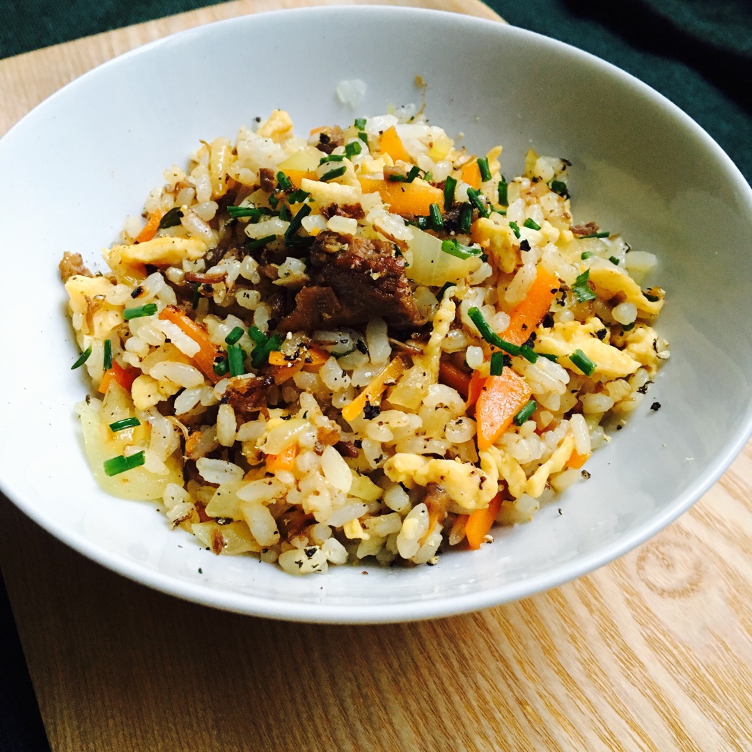 黑胡椒牛肉粒杂蔬炒饭