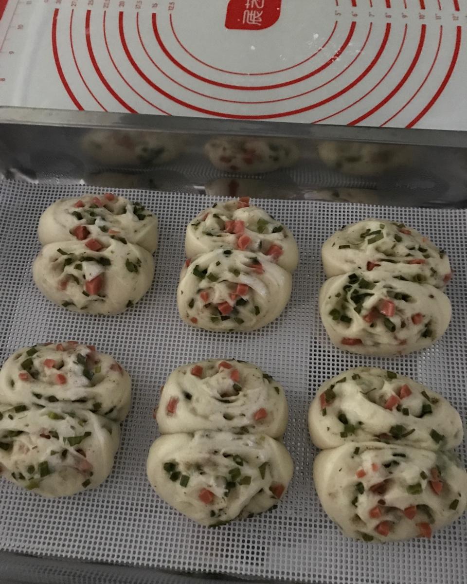 碧波荡漾葱油花卷｜附葱花不变黄小技巧