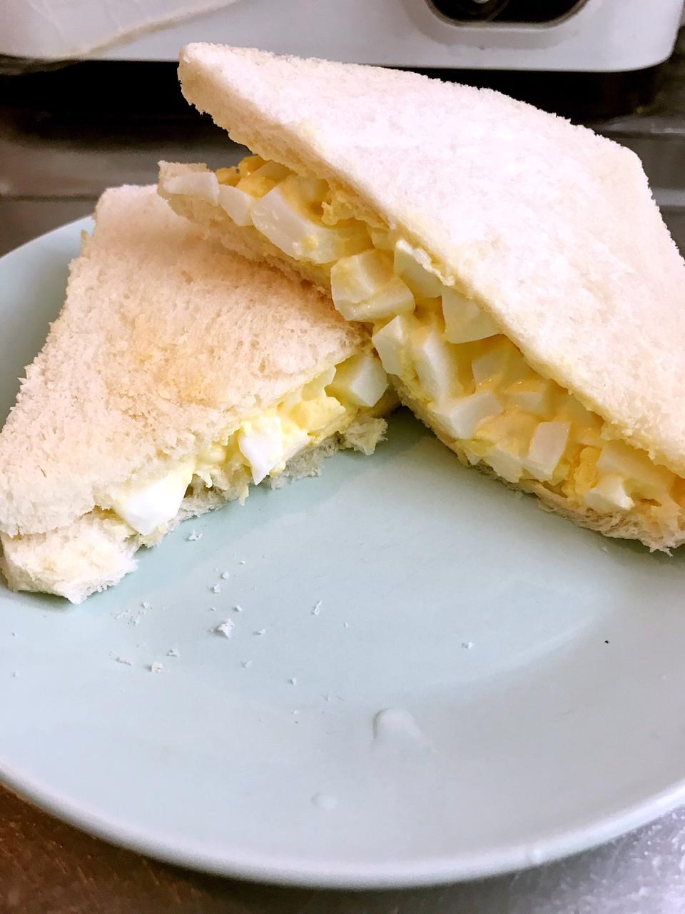 鸡蛋三明治