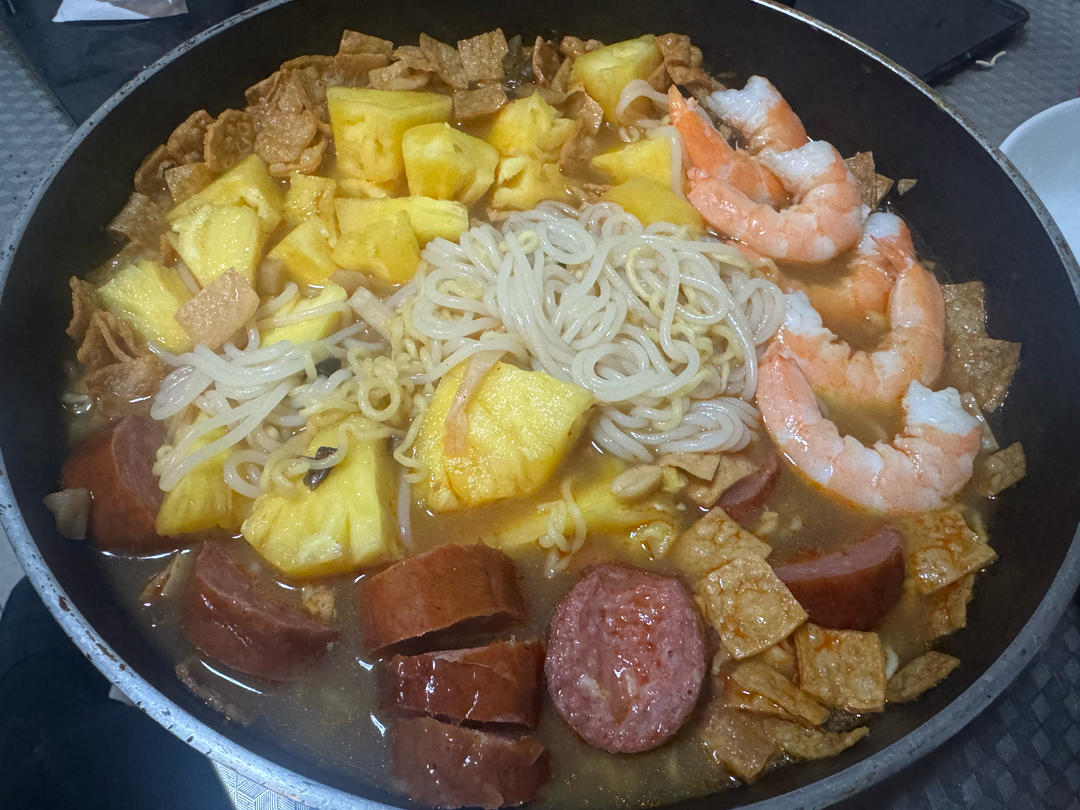 李子柒螺蛳粉加凤梨鲜虾红肠