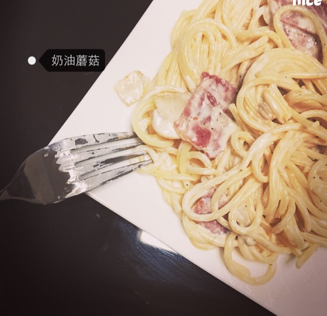 白汁蘑菇培根意粉