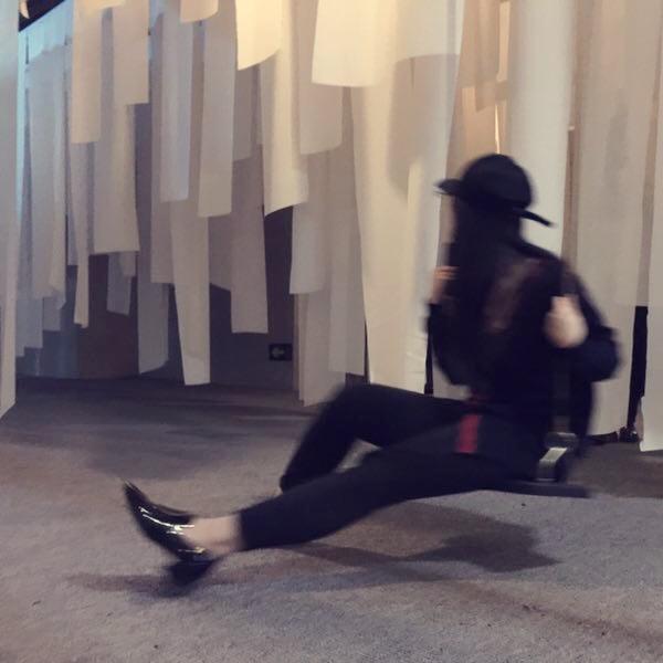 张薇是个爱笑的人