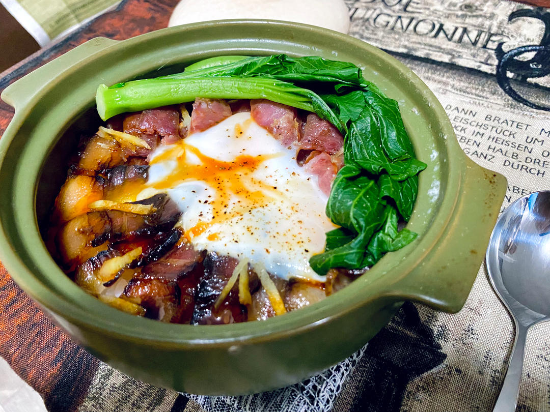 广式腊味煲仔饭
