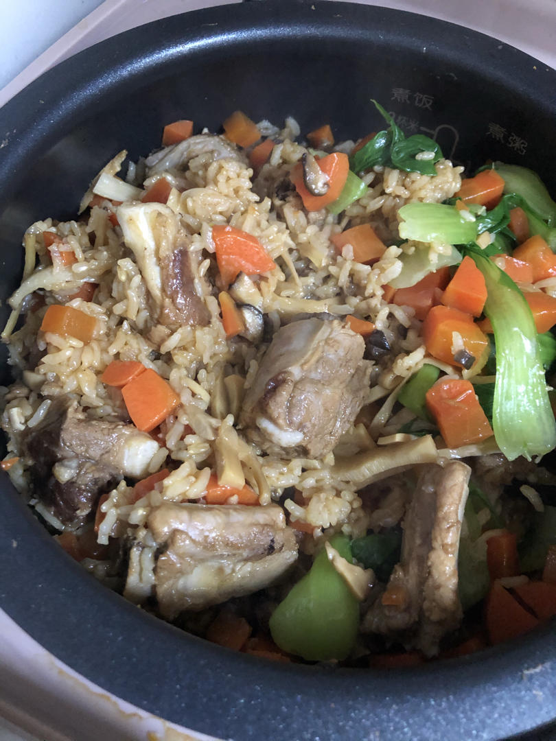 喷香排骨焖饭（爆好吃）