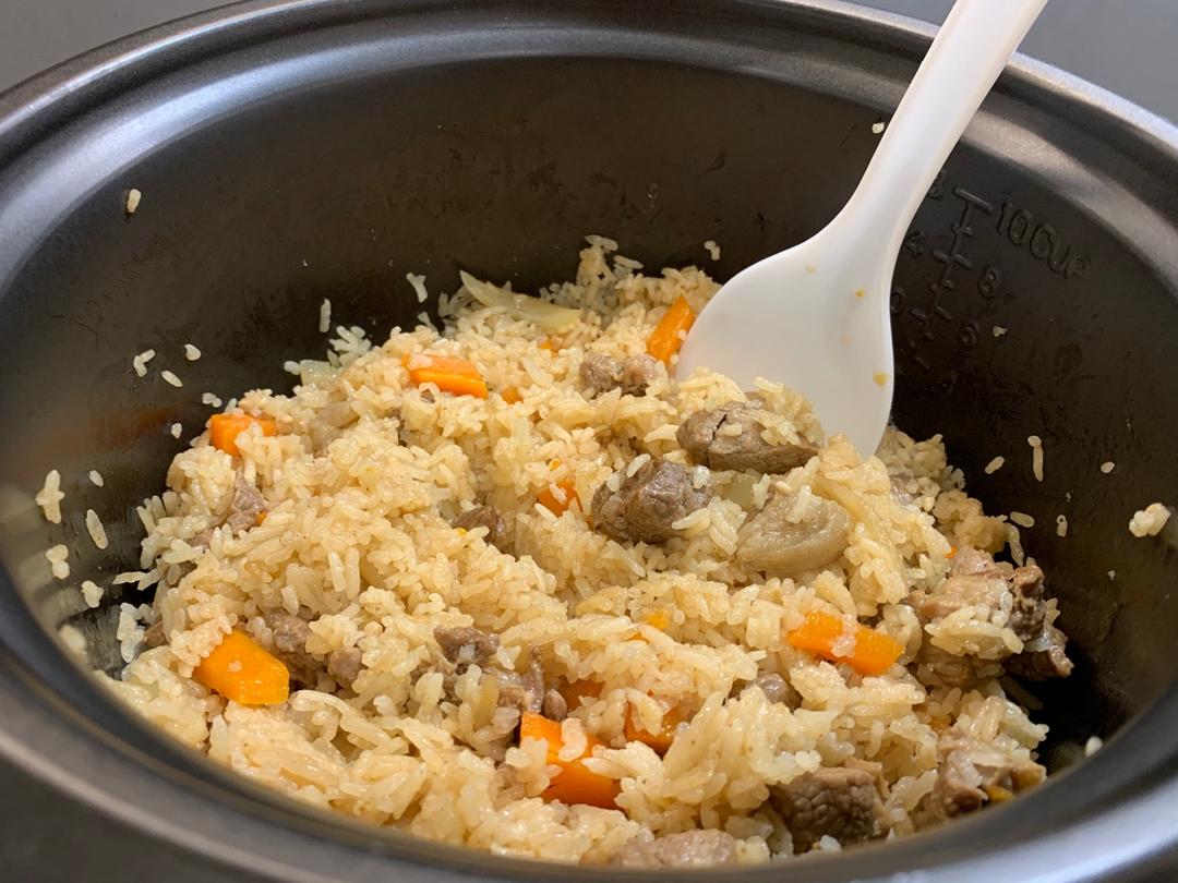 家常版羊肉手抓饭（电饭煲版 简单但是新疆朋友都说好吃那种～）
