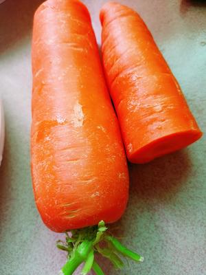 炒胡萝卜玉米豌豆的做法 步骤3