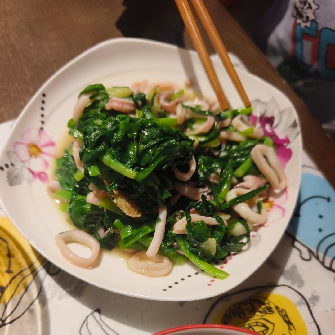 鲜嫩美味的韭菜炒鱿鱼