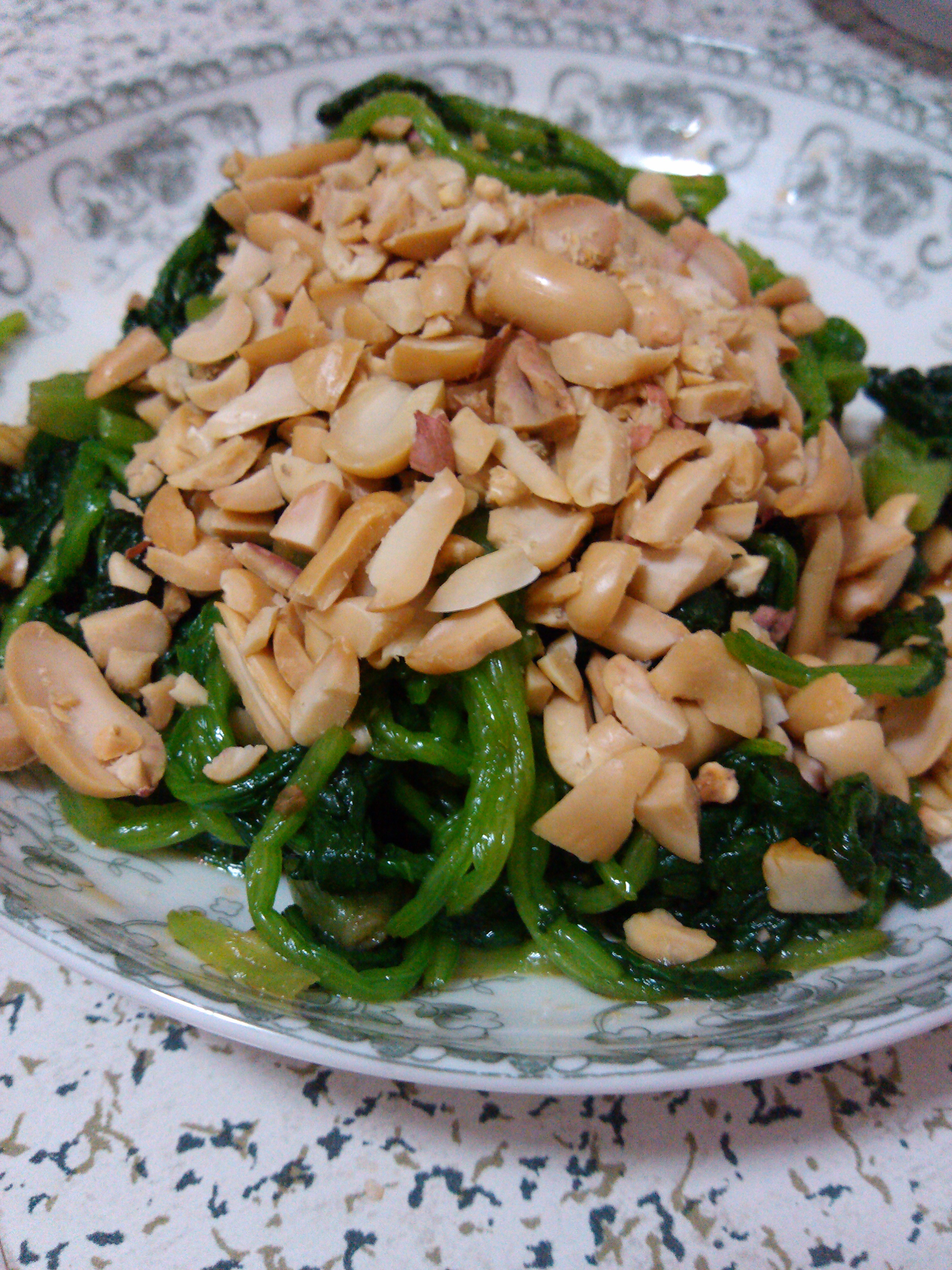 凉拌花生米菠菜